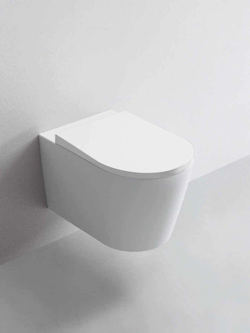 Toilette sospesa bianca moderna per bagno di design.