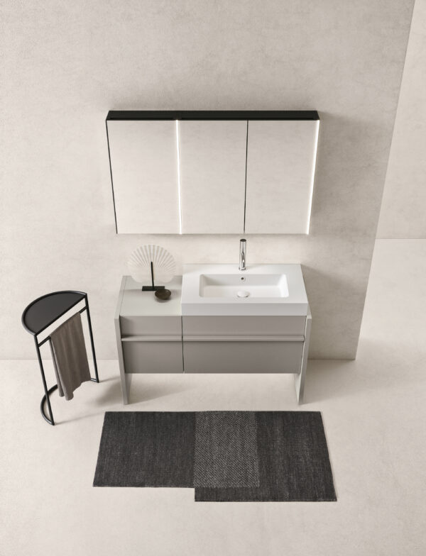 Mobile bagno bianco con lavabo e specchio, design minimalista e funzionale.