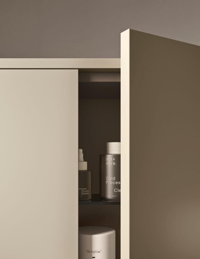 Armadio con prodotti di bellezza e cura della pelle in stile minimalista.