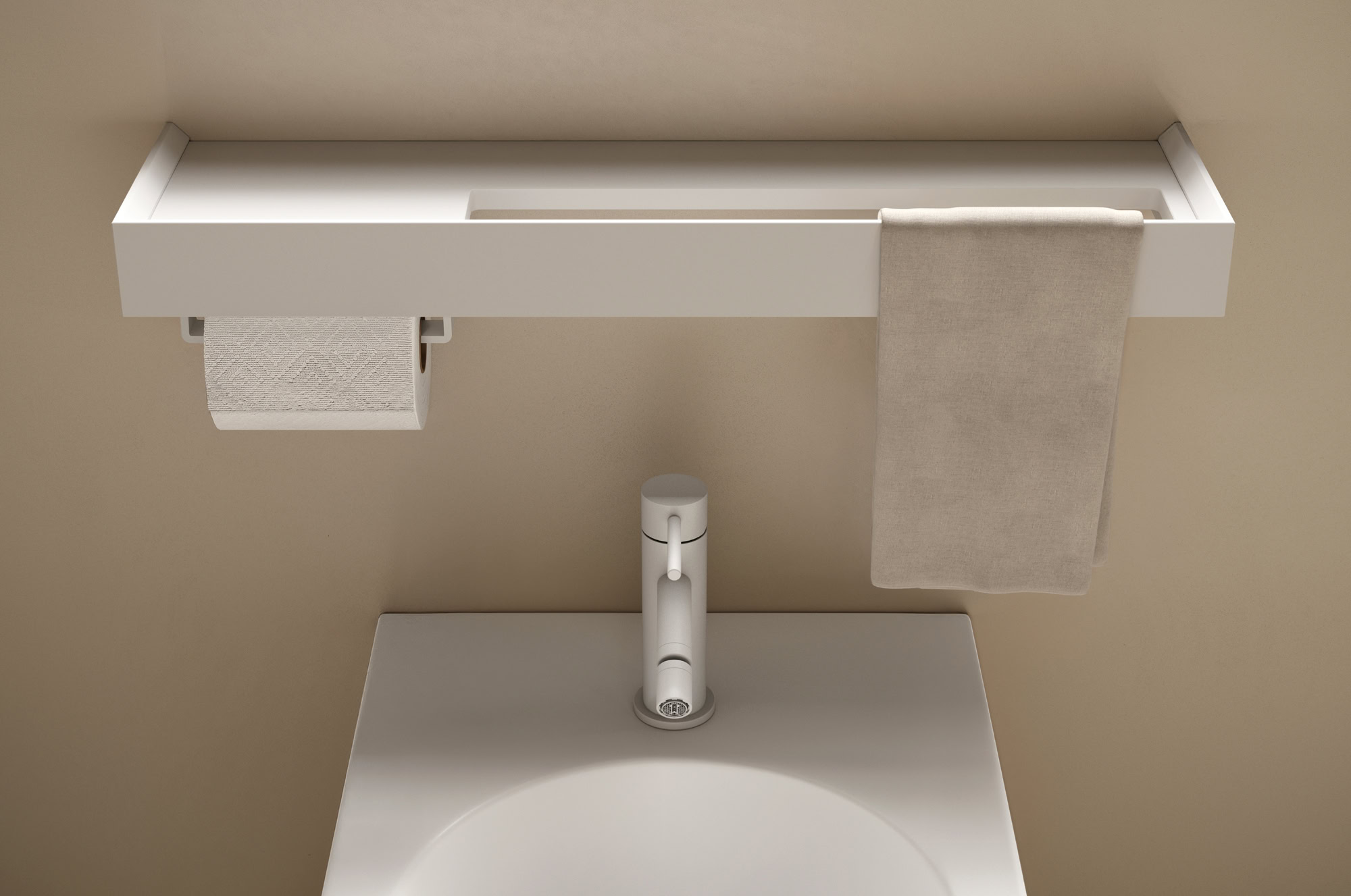 Supporto bianco con rotolo di carta e asciugamano sopra il lavabo.