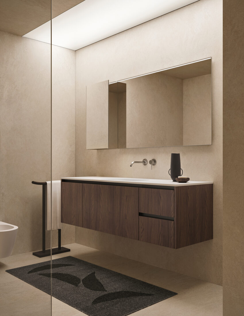 Bagno minimalista con mobile sospeso e grande specchio.