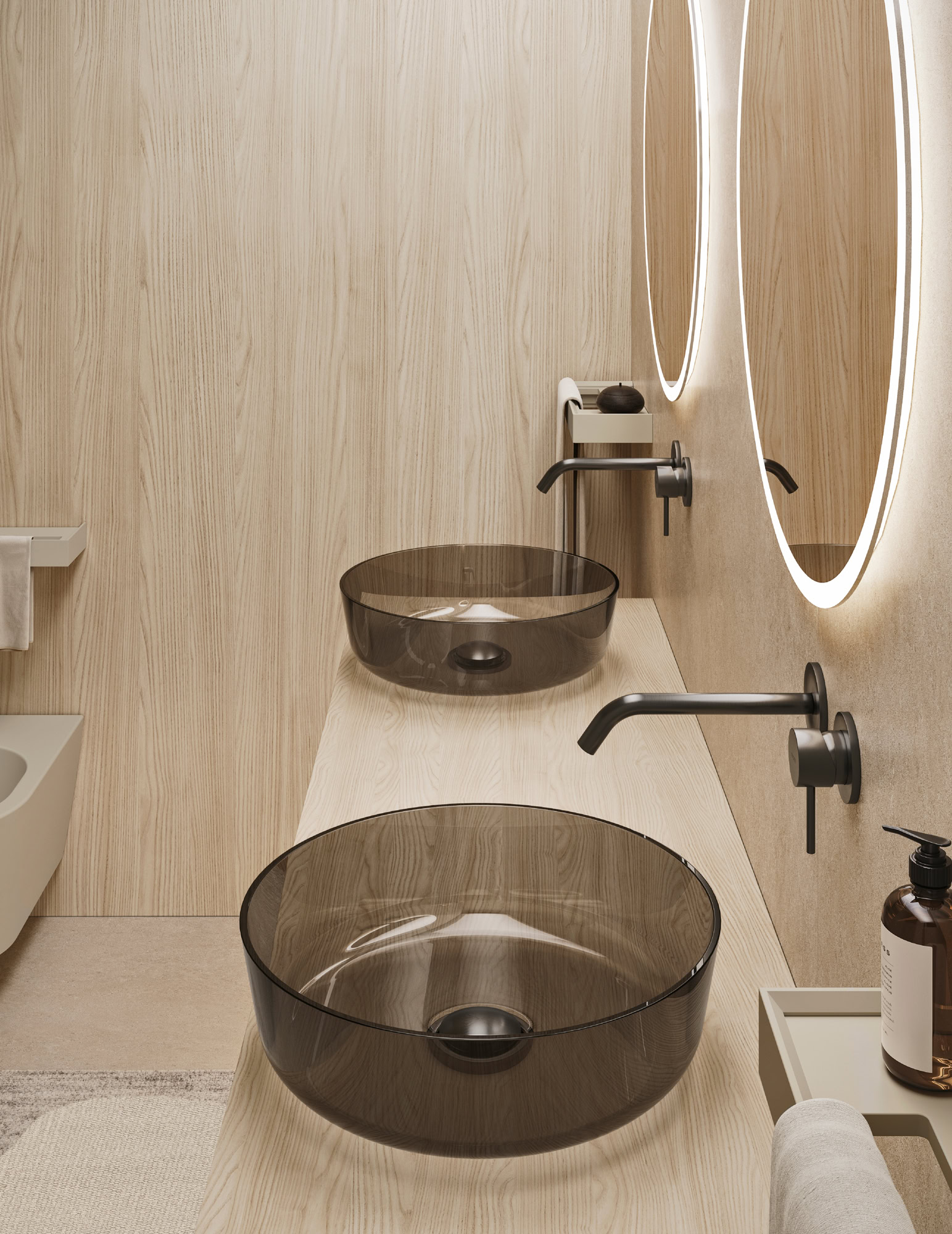 Lavabi in vetro scuro in bagno moderno con specchi illuminati.
