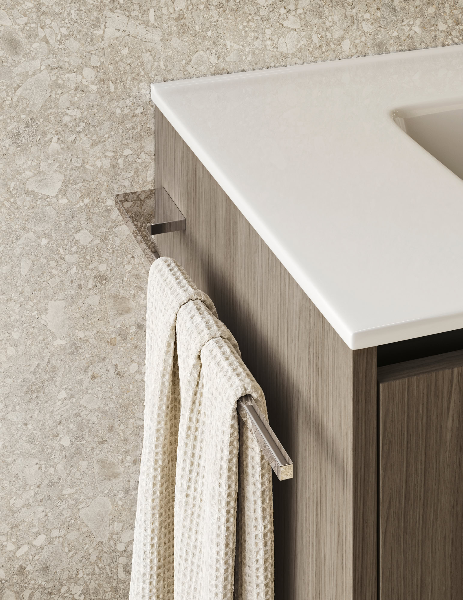 Mobile bagno moderno con lavabo in pietra e asciugamani appesi.