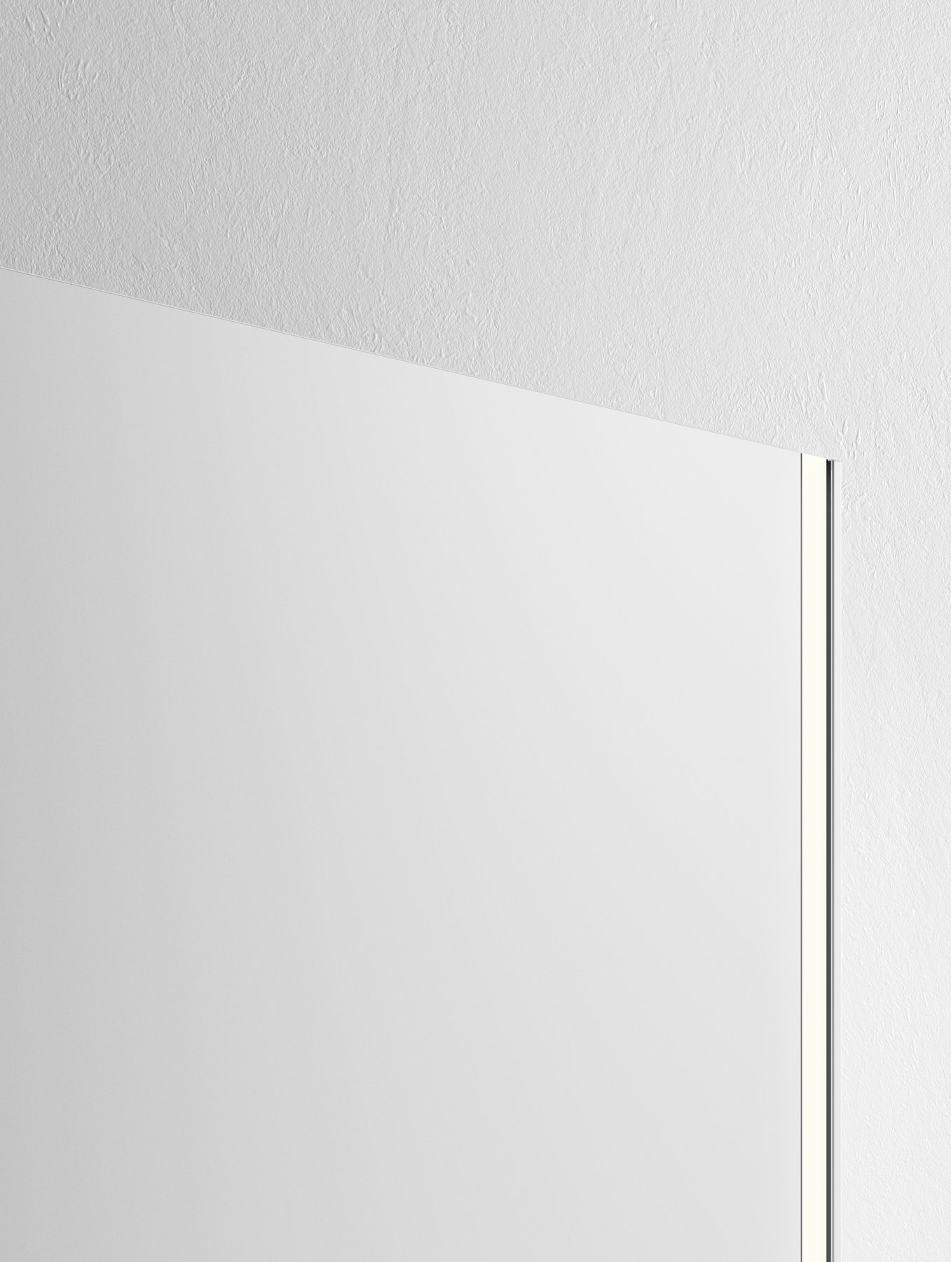 Specchio bianco minimalista su parete bianca moderna.