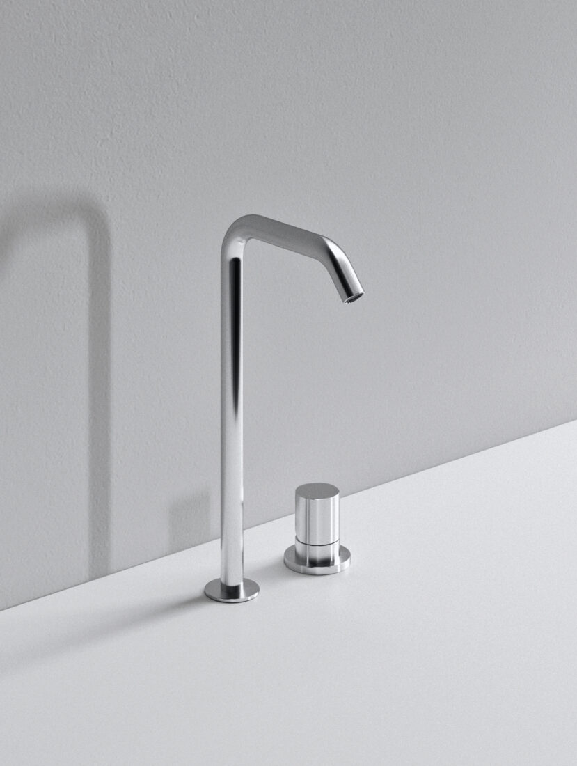 Rubinetto da cucina in acciaio inox con design minimalista.
