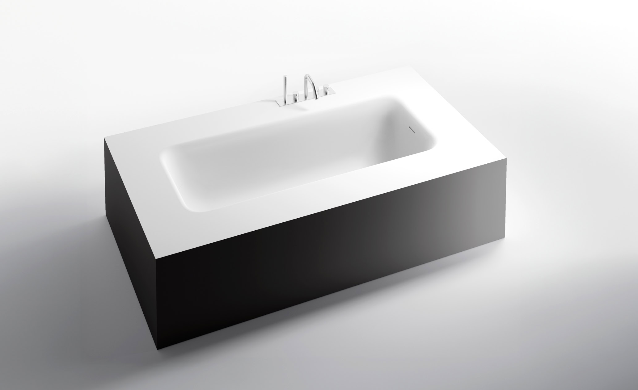 Vasca da bagno rettangolare bianca con rubinetto moderno.